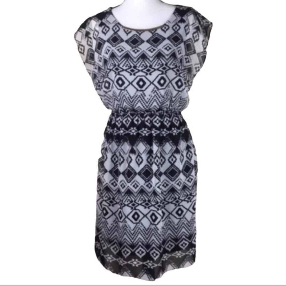 AB‎ Studio Dress Aztec Pattern Short Sleeve Elastic Waist Metal Chest Detail